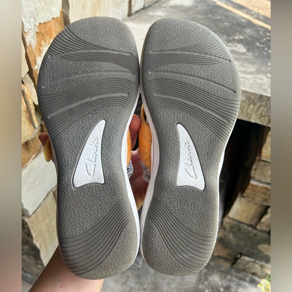 Clarks Cloud steppers Sport thong sandal in vibrant YellowFlip-Flops Sz- 8. O - Picture 12 of 12